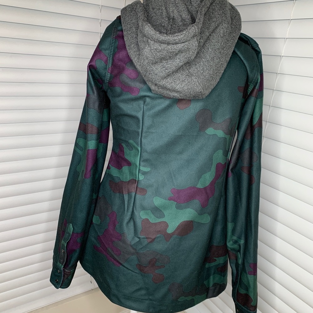 Volcom army print snow jacket with inner hoodie - Picture 3 of 5